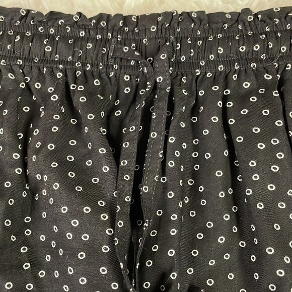 Elisabeth by Liz Claiborne Womens Split Shorts Black White Elastic Waist SZ 16 - Picture 7 of 9